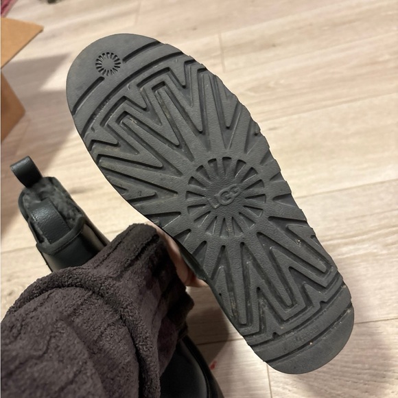 UGG Women's Dark Green Platform Boots - Picture 4 of 4